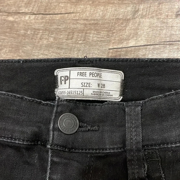 Free People - Destroyed Skinny Fit Jeans Style #Ob823188 - Black - Size 28 - GUC - Picture 4 of 9